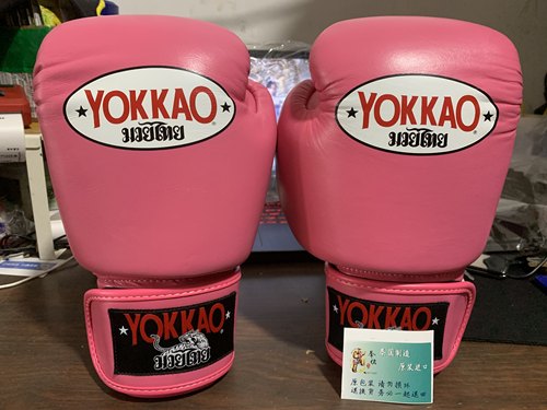 YOKKAO糖果粉牛皮泰拳拳套
