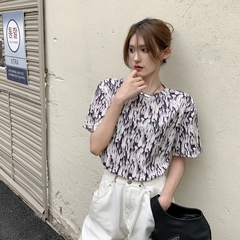 Comfortable, relaxed, water, ink, black and white printing, black and white printing, tie dye, vertical feel, shoulder pad, short sleeve mask, T-shirt.