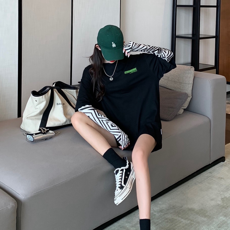 Real shooting autumn and winter new style Hong Kong Style ancient style letter printing CEC pure cotton loose fake two long sleeve T-shirt fashion