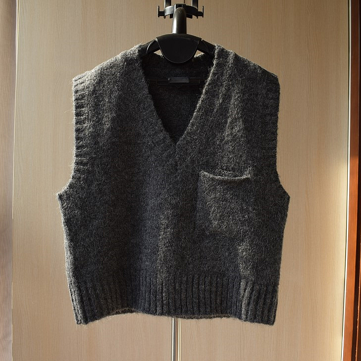 百搭风短款针织马甲纯色毛线背心