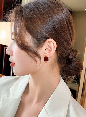 奥特莱斯outlets清仓撤柜捡漏18K金高级感安可拉酒红色方块耳钉女
