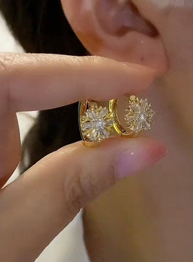 奥特莱斯outlets清仓撤柜捡漏18K金小众设计感闪钻雪花耳扣耳环女
