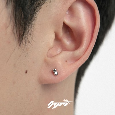 S925银针耳钉男潮个性简约单只小巧扭曲方块耳环养耳洞耳饰学生男