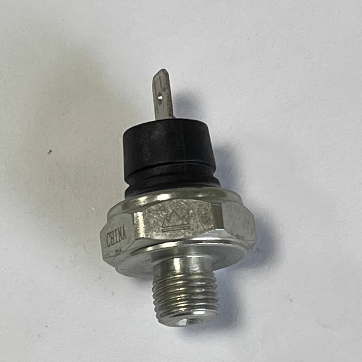 适用金城JC200T圣甲虫JC200T-7草蜢JC200T-8越途机油压力传感器