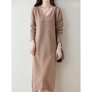胖mm春秋羊毛针织连衣裙大码宽松V领女士中长款200斤打底毛衣裙子
