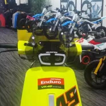 汽摩配摩托车前挡风玻璃