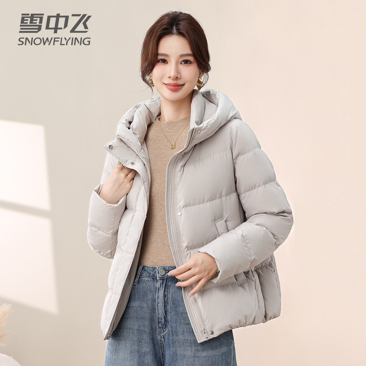 雪中飞羽绒服女2025年冬新款简约时尚保暖短款气质羽绒衣通勤厚实