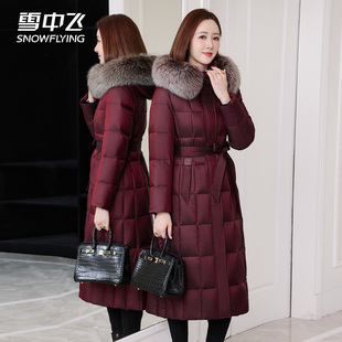 雪中飞羽绒服女2025冬长款过膝高端保暖加厚妈妈大被子修身防寒服