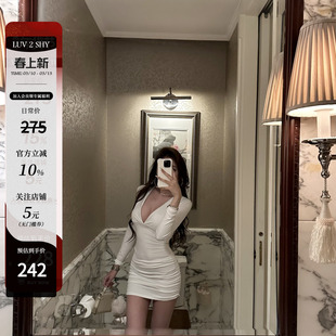LUV2SHY 现货 韩女身材 白色套头性感v领褶皱修身长袖连衣裙加绒