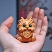 崖柏木雕吞金兽招财小貔貅手把件卡通可爱招财进宝家居办公室摆件