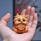 崖柏木雕吞金兽招财小貔貅手把件卡通可爱招财进宝家居办公室摆件