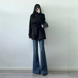 复古修身显瘦裤高腰微喇牛仔裤女秋季新款喇叭裤搭配高跟鞋的裤子