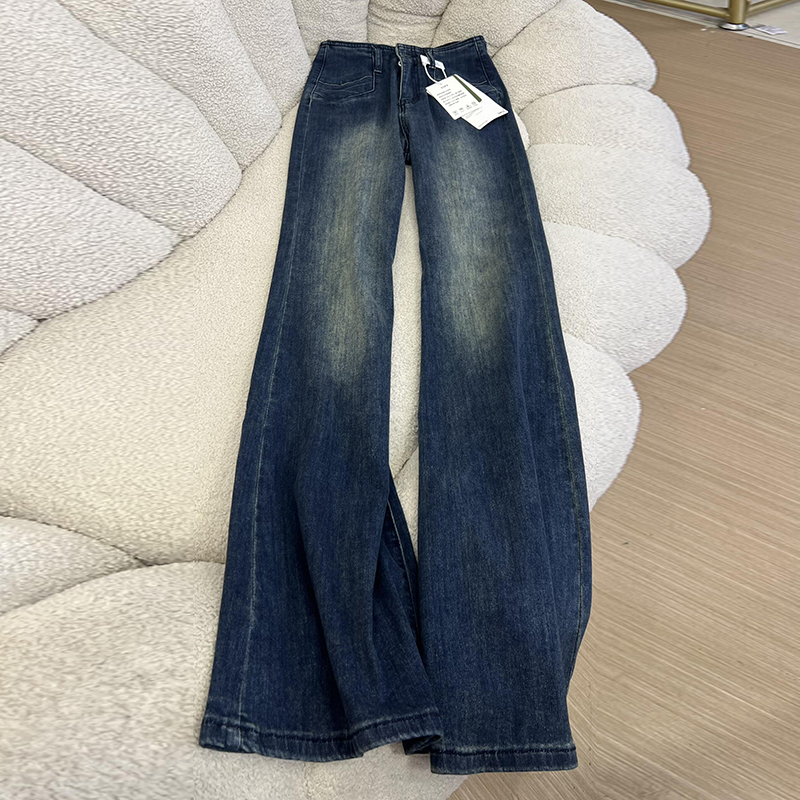 复古蓝水洗微喇叭牛仔裤女