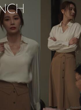 香港城中之城周琳隆妮白色衬衫v领长袖套头上衣咖啡色高腰半身裙