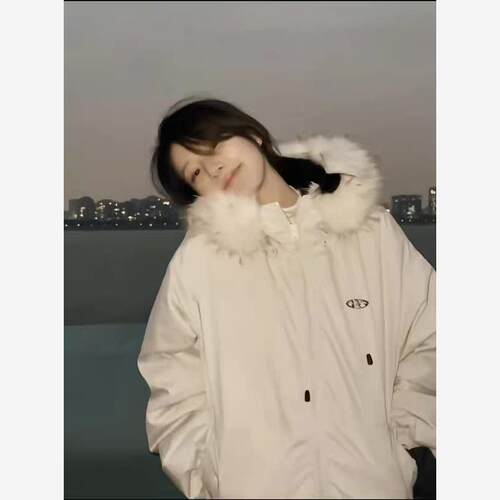 赵露思许妍同款派克棉服