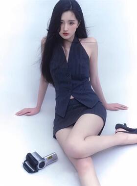 新款DongLi时尚辣妹小个子小众挂颈条纹包臀短裙套装
