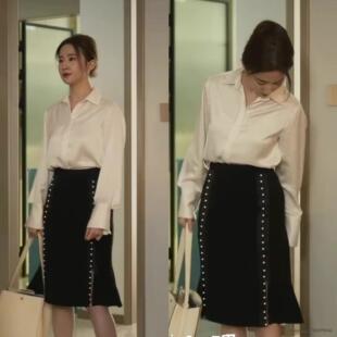 香港玫瑰的故事刘亦菲黄亦玫白色绸缎气质衬衫设计感黑色鱼尾裙女