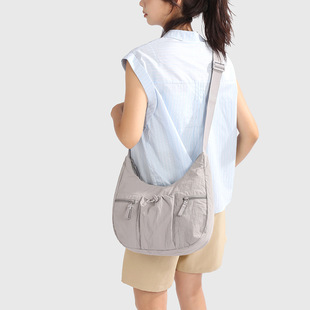 春节不打烊月牙形饺子包男女外出单肩斜挎平板伞杂志逛街休闲布包