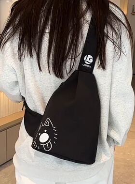 2026可爱小狗动物简笔画图案三角形男女斜挎胸包IPADMINI伞游玩包