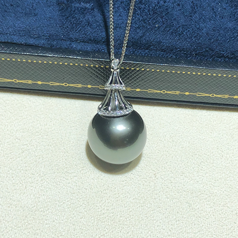 18K金镶嵌海水正圆女款项坠无瑕