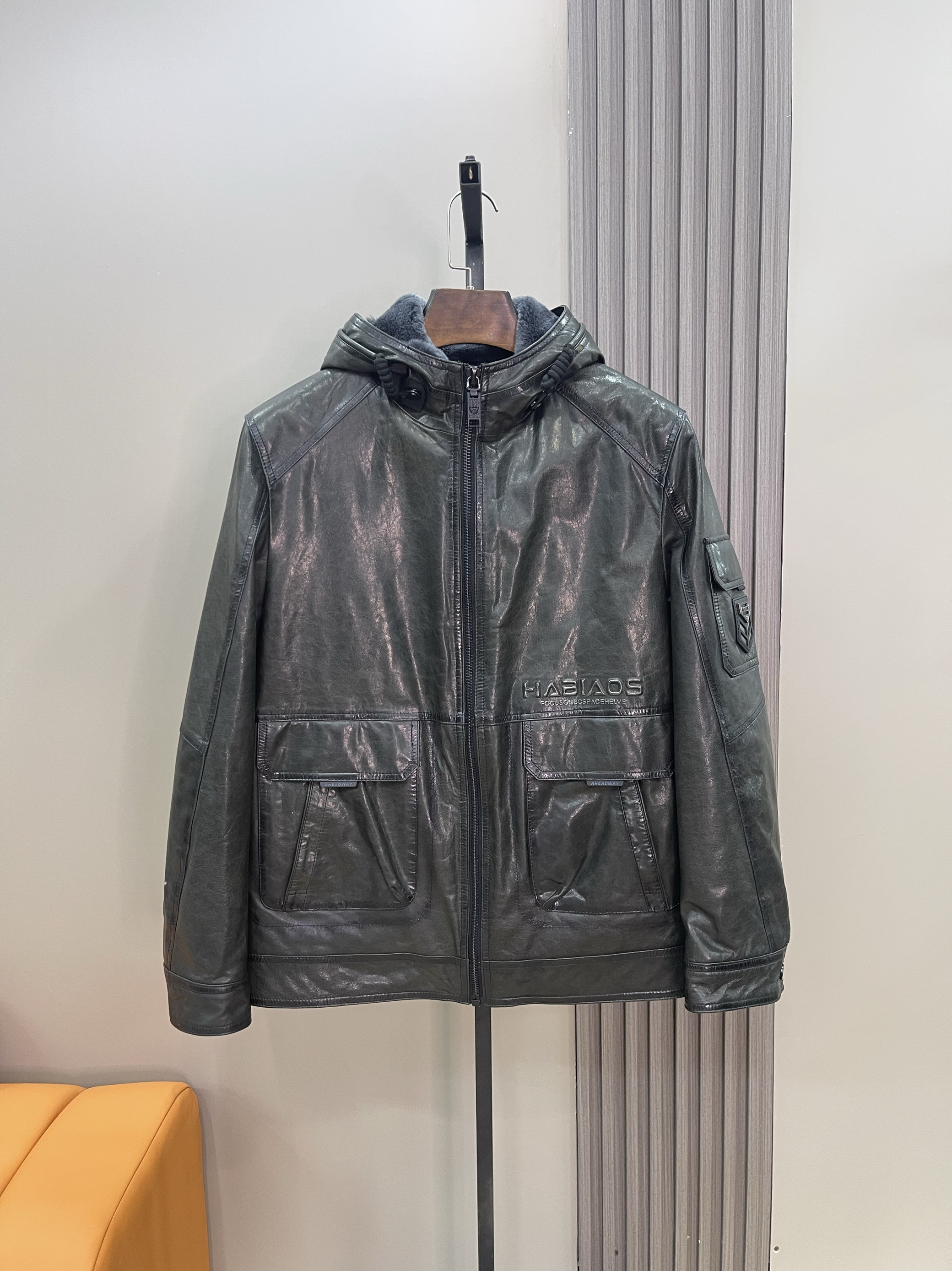 皮毛一体男士真皮皮衣牛皮油蜡皮夹克短款羊毛内胆连帽冬季外套