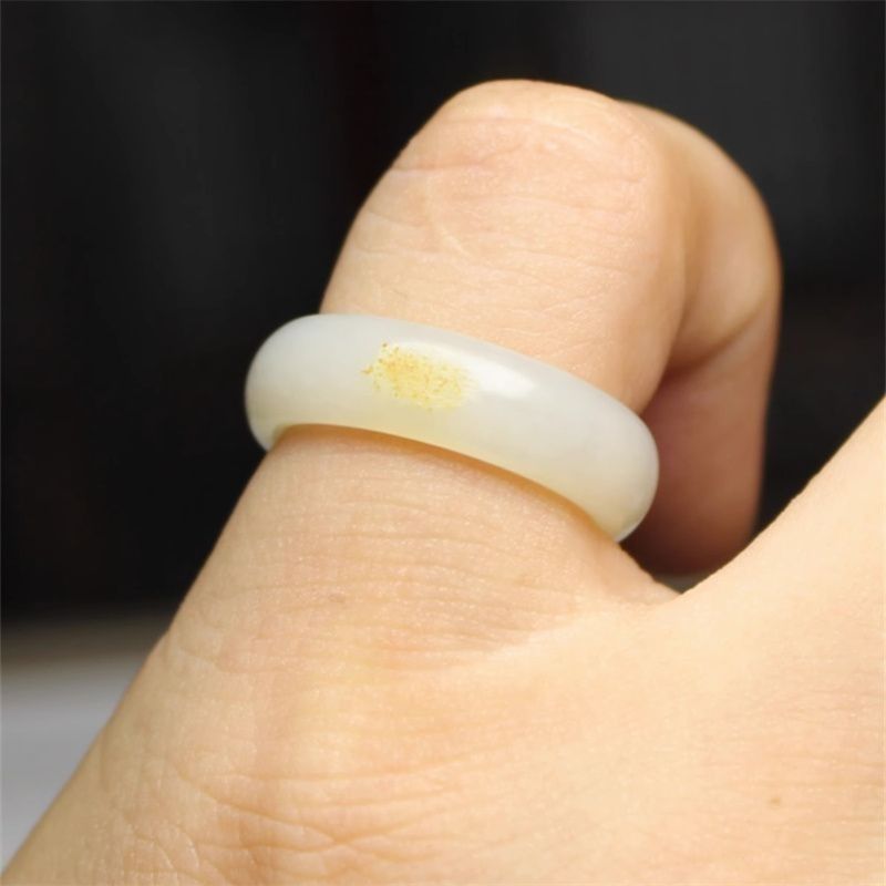 和田玉籽料戒指带皮一级羊脂白玉洒原皮工艺品指环男女款仿真玉