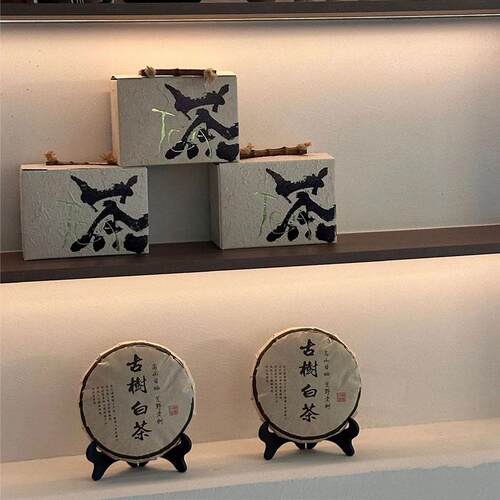 新中式样板间茶室书房茶柜摆件侘寂风高级感茶饼茶叶罐茶叶袋装饰