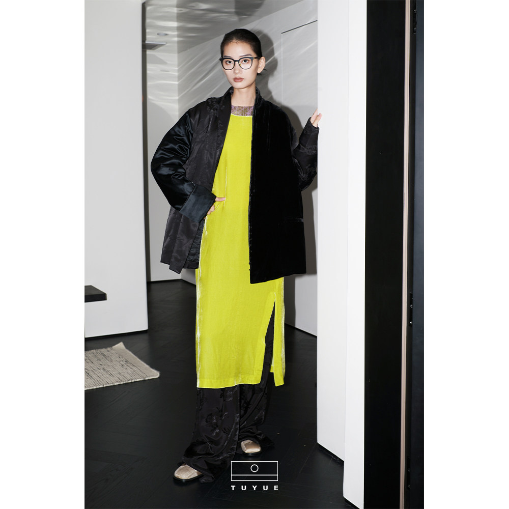 TUYUE涂月 可持续时尚 黑色真丝丝绒×锦缎 夹棉廓形西装外套,女装/女士精品,西装,淘宝优惠券,粉丝福利购,淘宝优惠卷