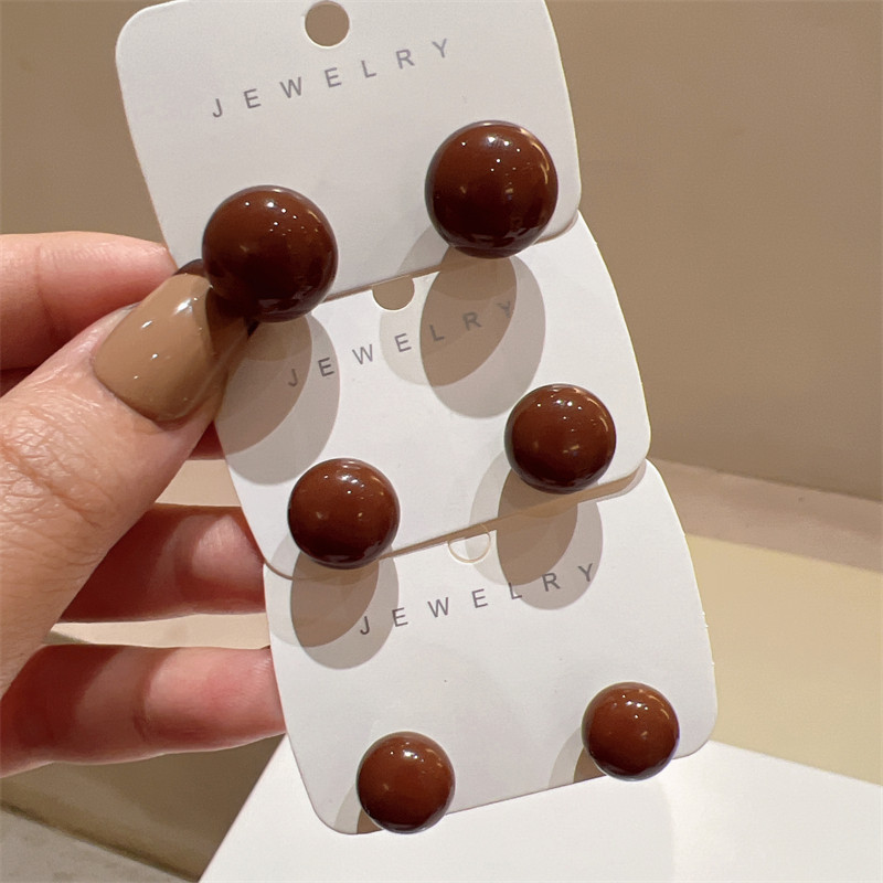 新款美拉德风咖色扁圆珍珠耳钉巧克力豆复古气质时尚百搭简约耳饰,饰品/流行首饰/时尚饰品新,耳钉,淘宝优惠券,粉丝福利购,淘宝优惠卷