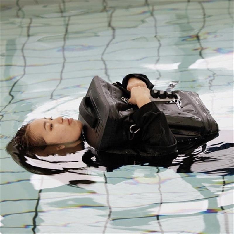 出岛国的高端防水双肩背包可装水带阀门漂浮包 多功能户外机能包