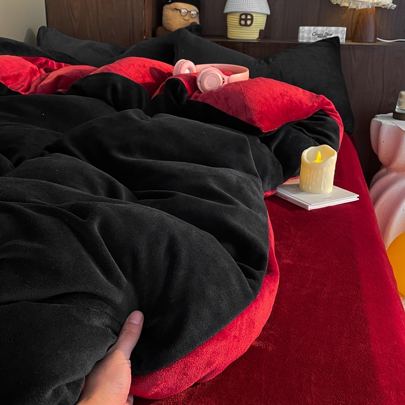 高级感冬季黑红双拼牛奶绒四件套