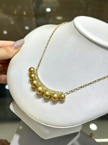 猫眼绿南洋金珠多珠微笑款钻石链 7-10mm 颜色浓带炫彩的金