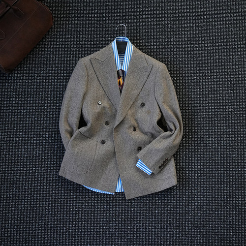 人字纹羊毛戗驳领双排扣西服男