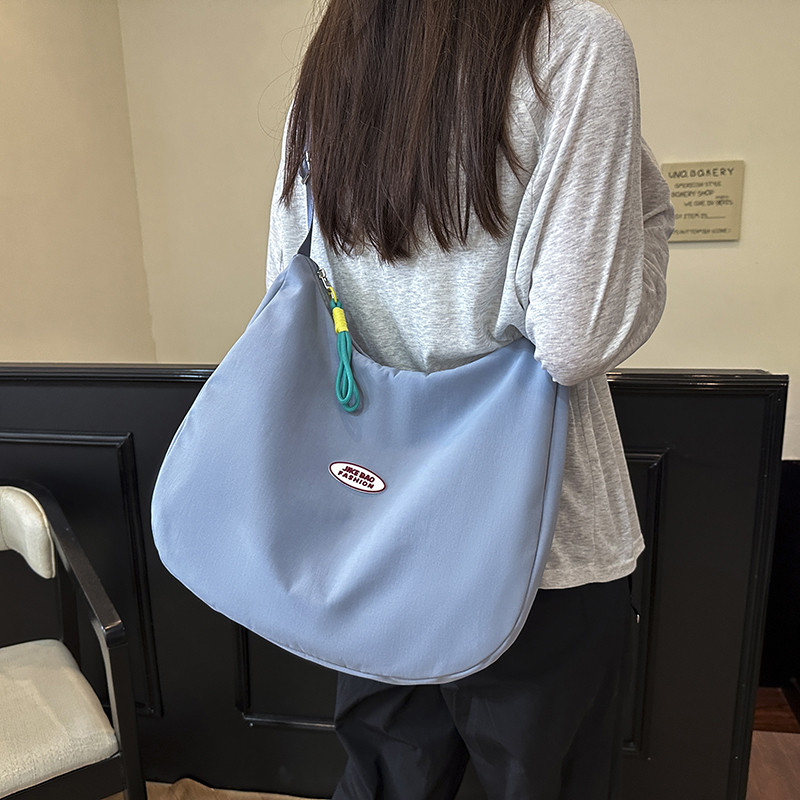 韩版ins大容量单肩包包女生 休闲百搭饺子包大学生上课通勤斜挎