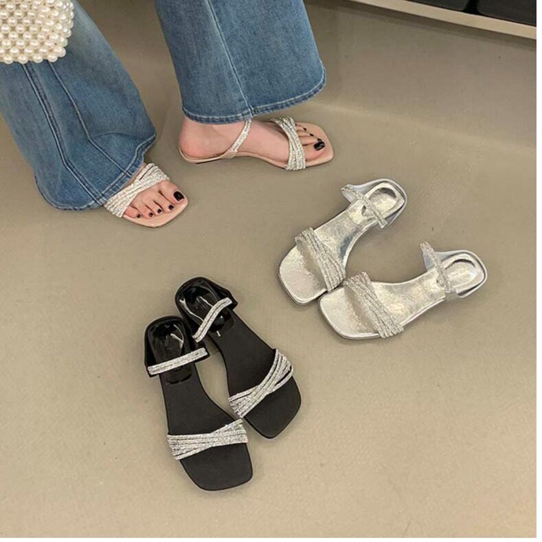 巨好看厚底水钻低跟凉拖鞋女夏外穿2026新款配裙子一字拖高跟凉鞋