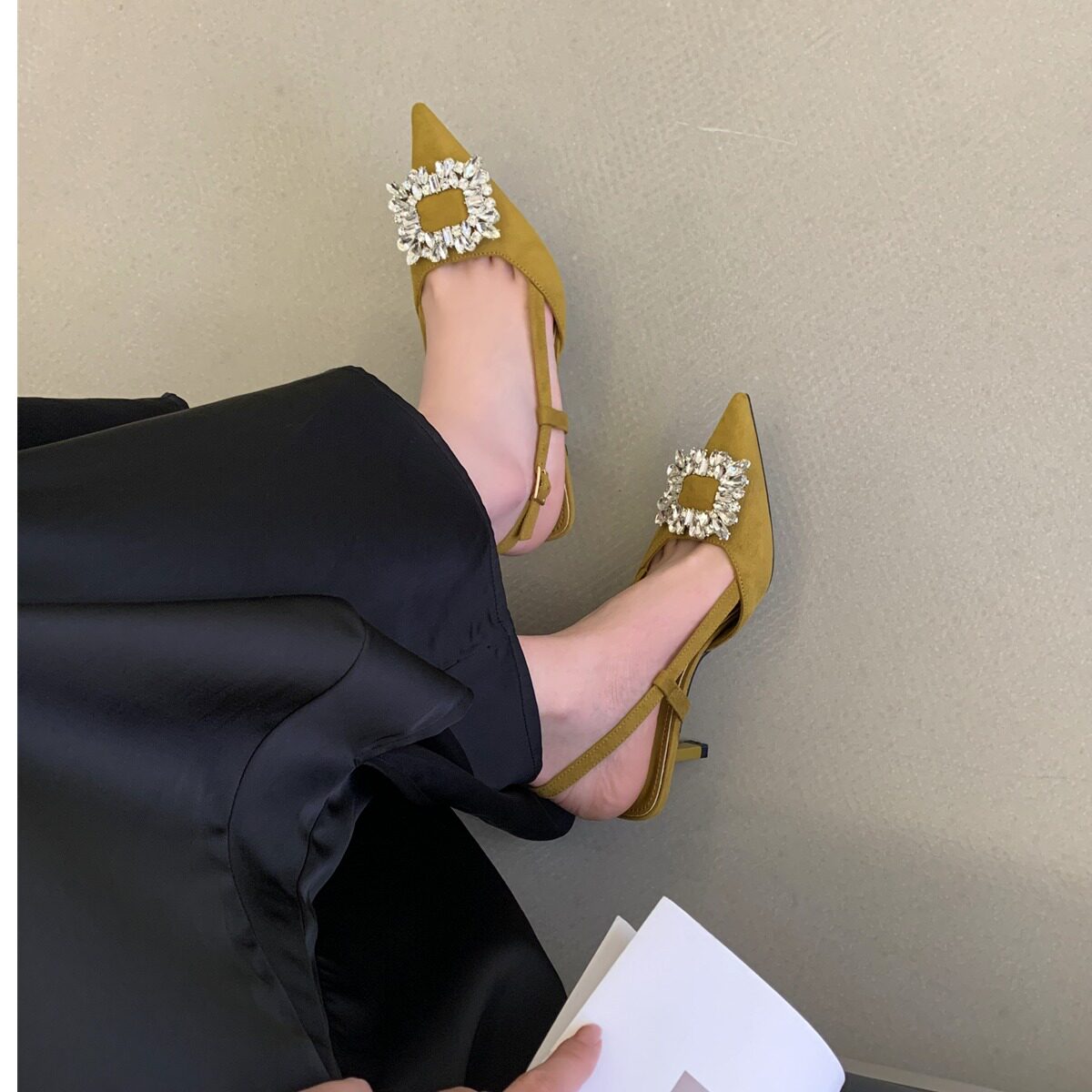 法式轻奢风水钻包头后空细跟凉鞋后绊扣带仙女御姐风绸缎高跟凉鞋