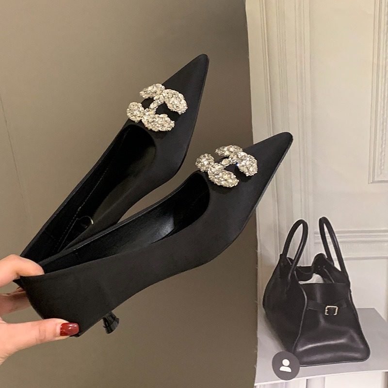 202春季新款黑色法式尖头浅口百搭低跟高跟女水钻扣时尚显瘦单鞋