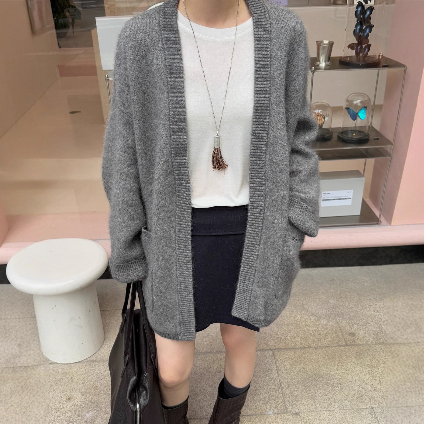 欧洲站2025秋冬新款欧货高级感V领纯色大口袋软糯浣熊绒毛衣外套