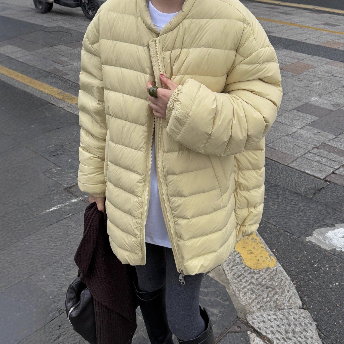 欧洲站2025冬季新款圆领长袖净版简约中长款横条压格羽绒服外套潮