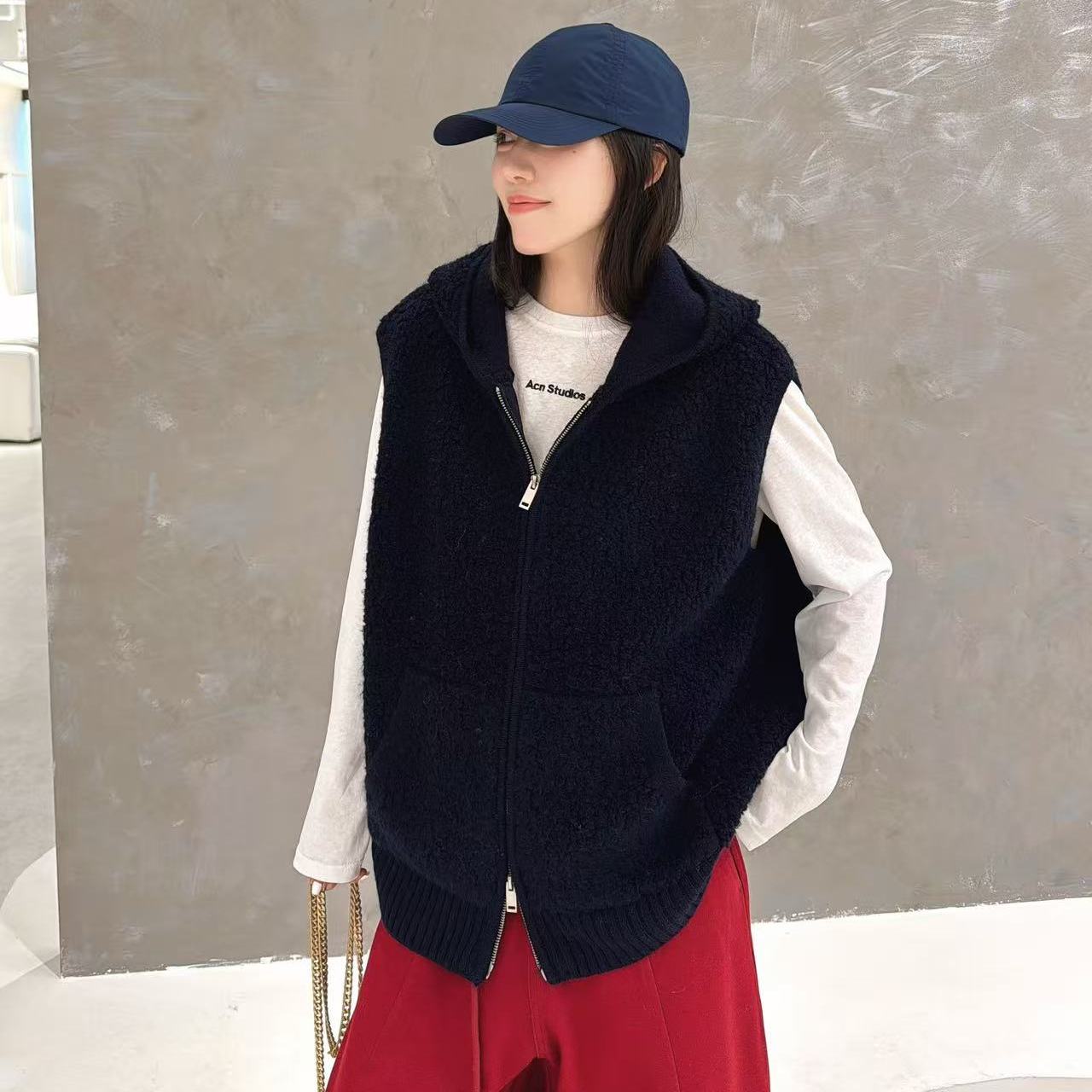 欧洲站2025秋冬新款连帽净版拉链大口袋加厚颗粒羊毛针织马甲背心