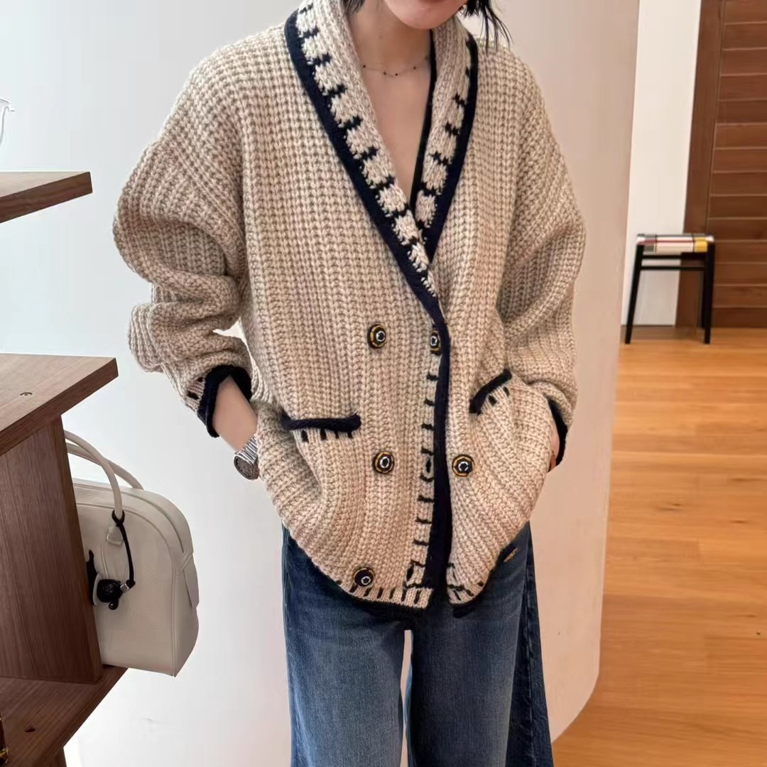 致粗线羊毛针织毛衣外套女