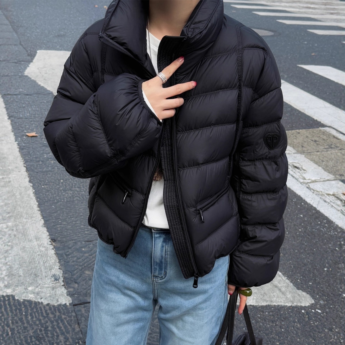 欧洲站2025冬季立领简约手臂倒三角定标口袋拉链短款鹅绒休闲外套