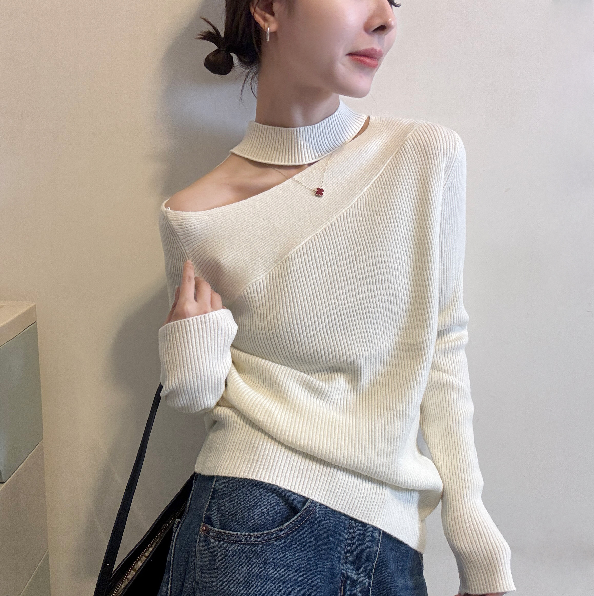 欧洲站2025冬季韩版气质圆领挂脖小心机净版纯色坑条打底针织衫潮