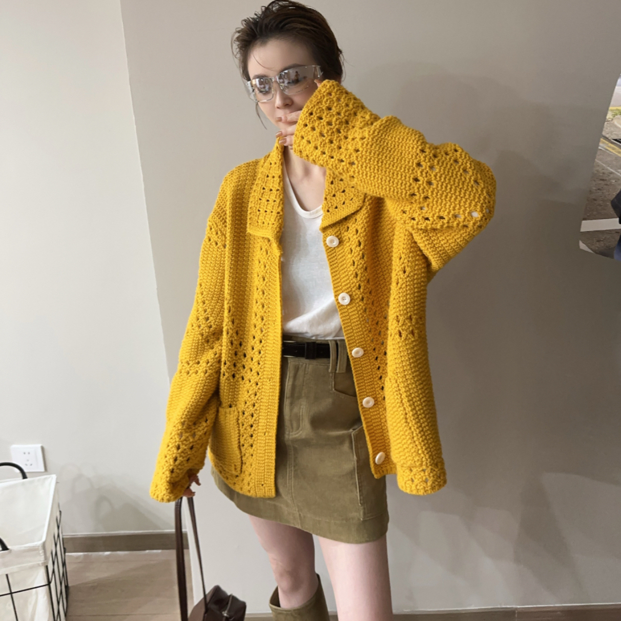 欧洲站2025秋季新款翻领宽松落肩袖镂空钩花单排扣针织衫毛衣开衫