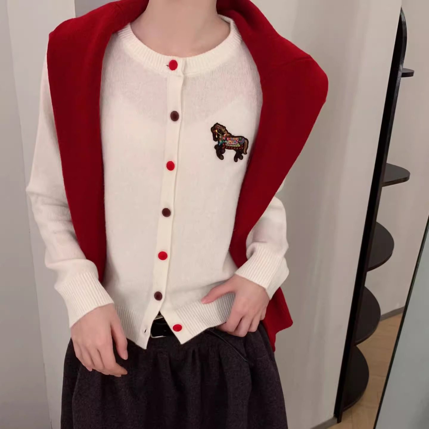 欧韩时尚全羊毛卡通刺绣圆领单排扣长袖针织开衫女秋冬软糯毛衣潮,女装/女士精品,毛针织衫,淘宝优惠券,粉丝福利购,淘宝优惠卷