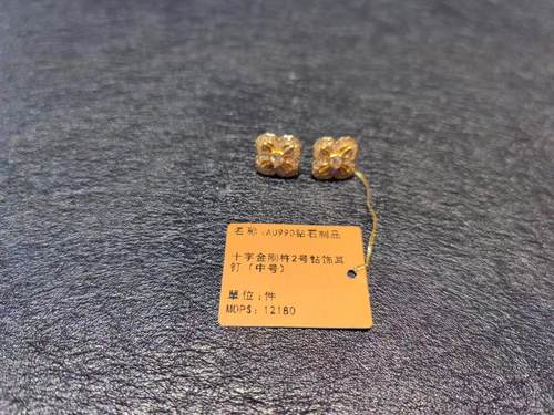 澳门代购老铺黄金金刚杵十字耳钉