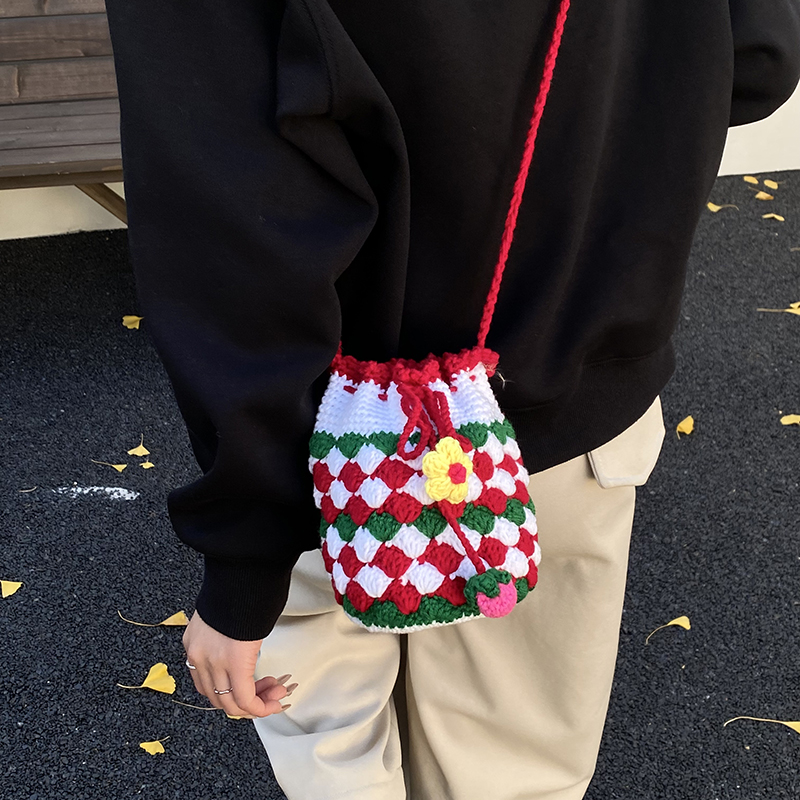 手工编织毛线水桶包女斜挎小众