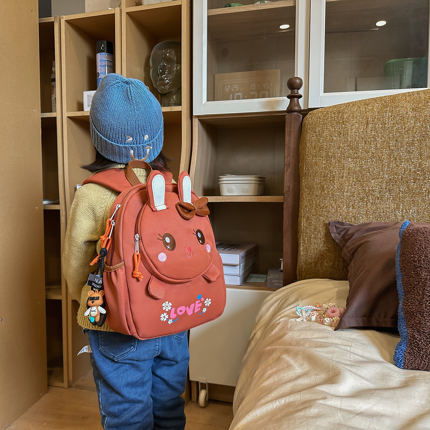 女童小兔子卡通带胸扣书包幼儿园双肩包新款出游儿童可爱轻便背包