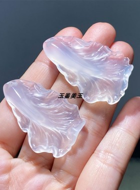 纤纤素手天然白冰玉髓项坠