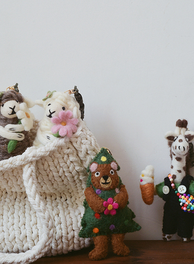 进口尼泊尔手工羊毛毡挂件抱花羊包包挂饰大号礼物绿色熊车挂情侣